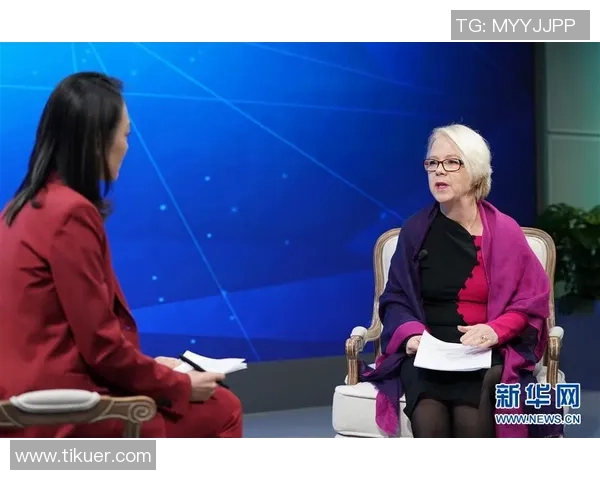 王娜专访：从职业选手到游戏解说的英雄联盟成长之路